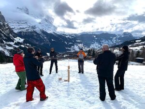 Teambuilding-Übung Turm bauen